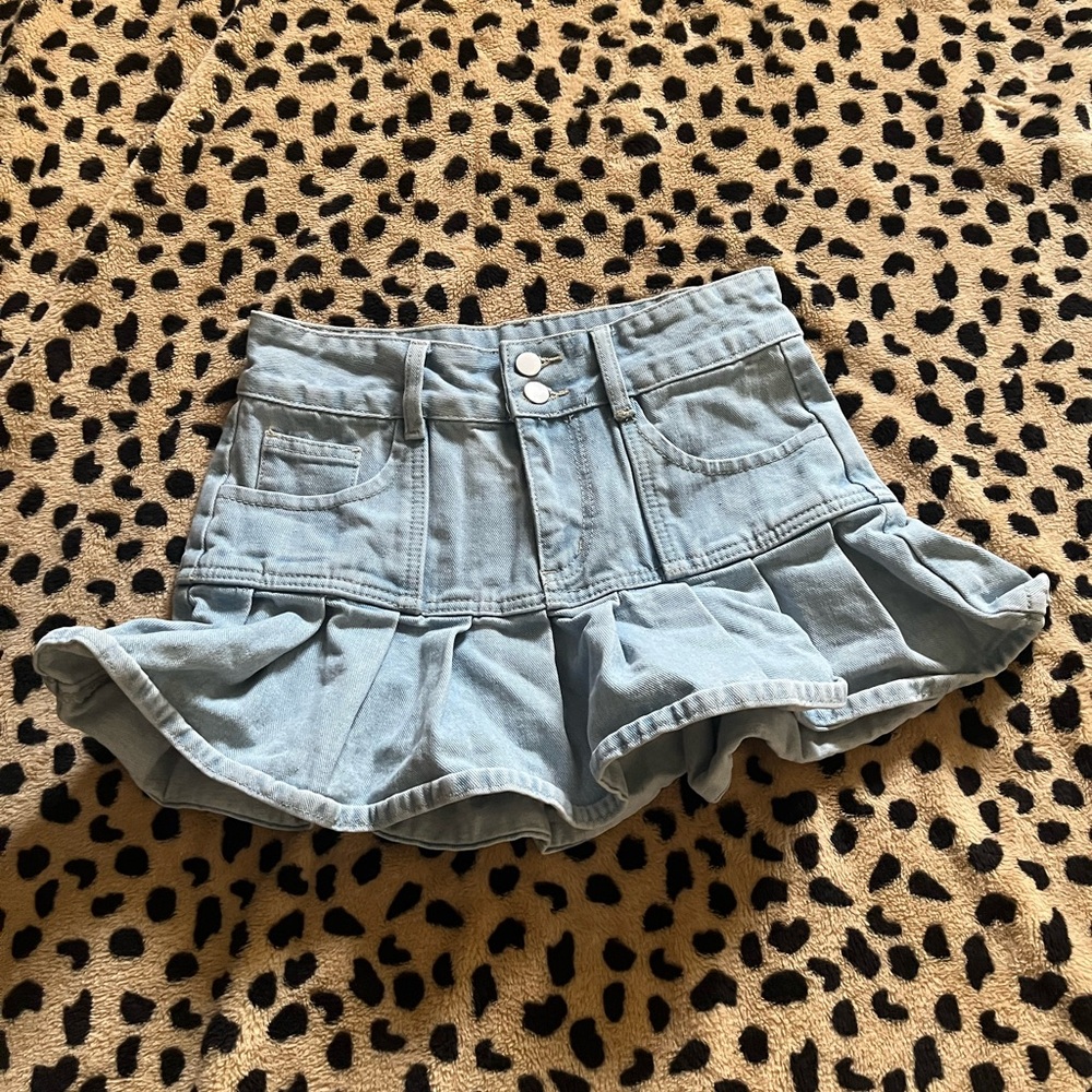 light denim pleated skirt 🩵